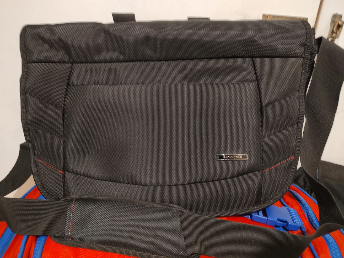 Selling Cal Pack suitcase, Bud duffle bag and laptop bag - photo 4