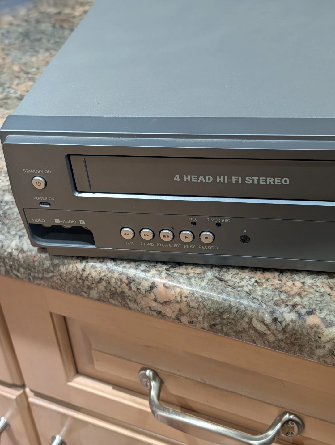 Magnavox DV225MG DVD Player and VCR Combo - photo 5