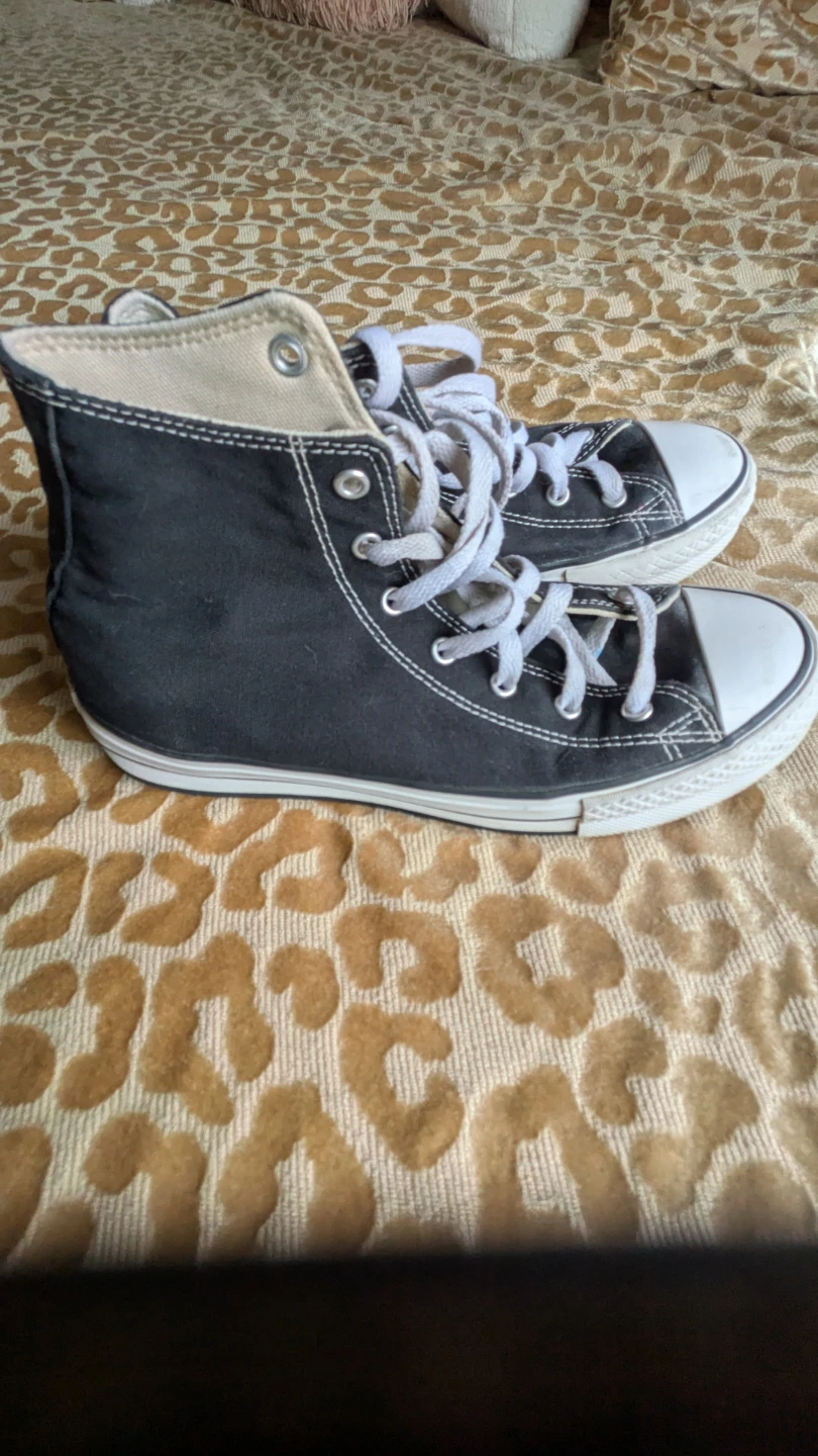 Converse Chuck Taylor All Star High Tops (Sold as Is) Size 7 - photo 4
