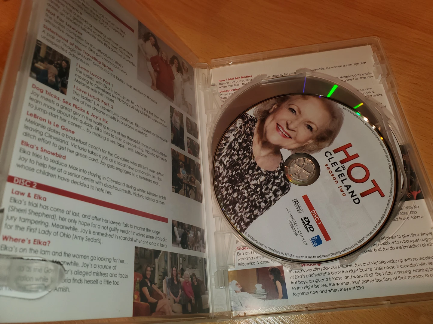Hot in Cleveland Season Two DVD - photo 2