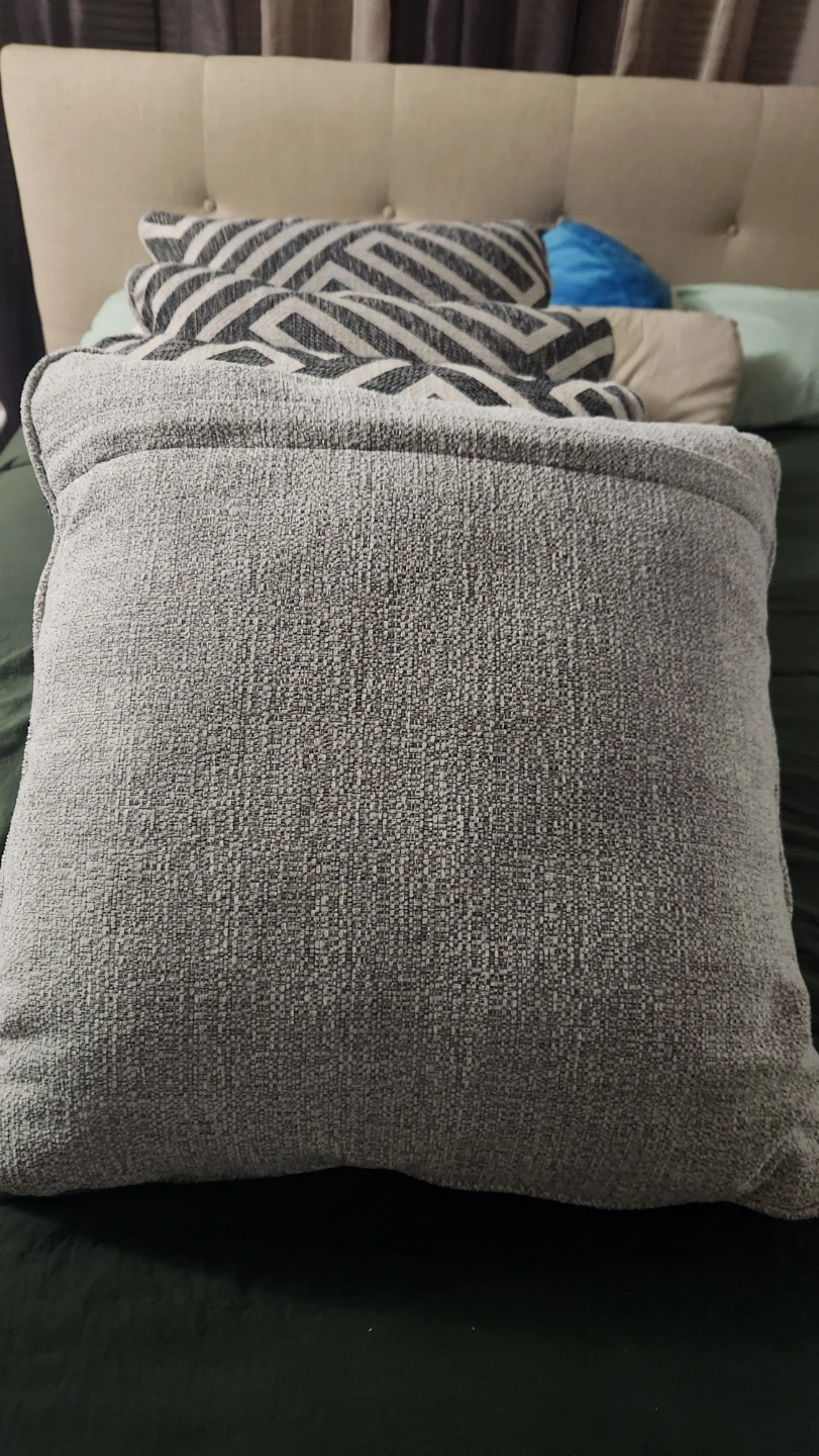 Set of 2 Geometric Pattern Throw Pillows