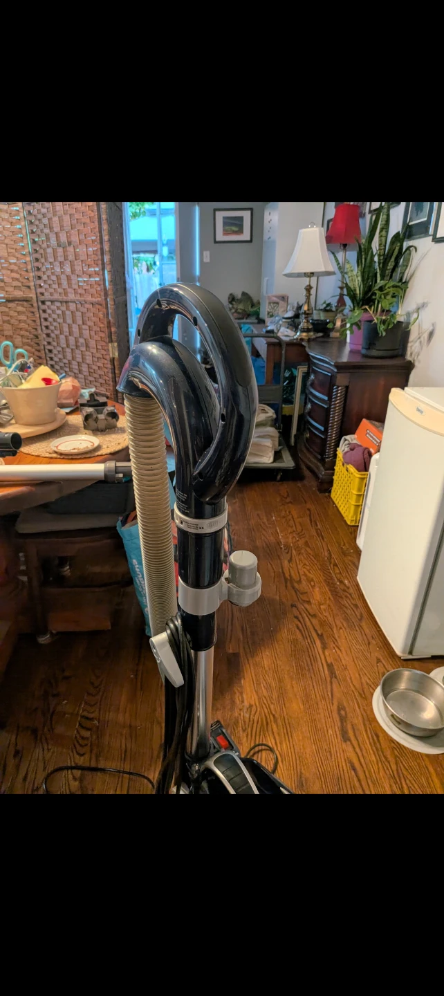Shark Professional Navigator Lift Away vacuum - photo 4