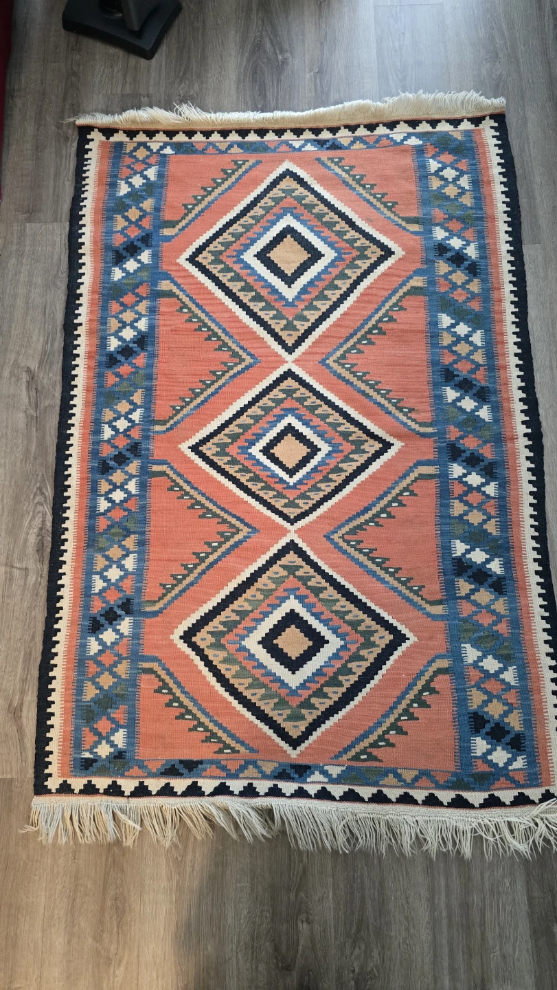 Geometric Pattern Area Rug with Tassels