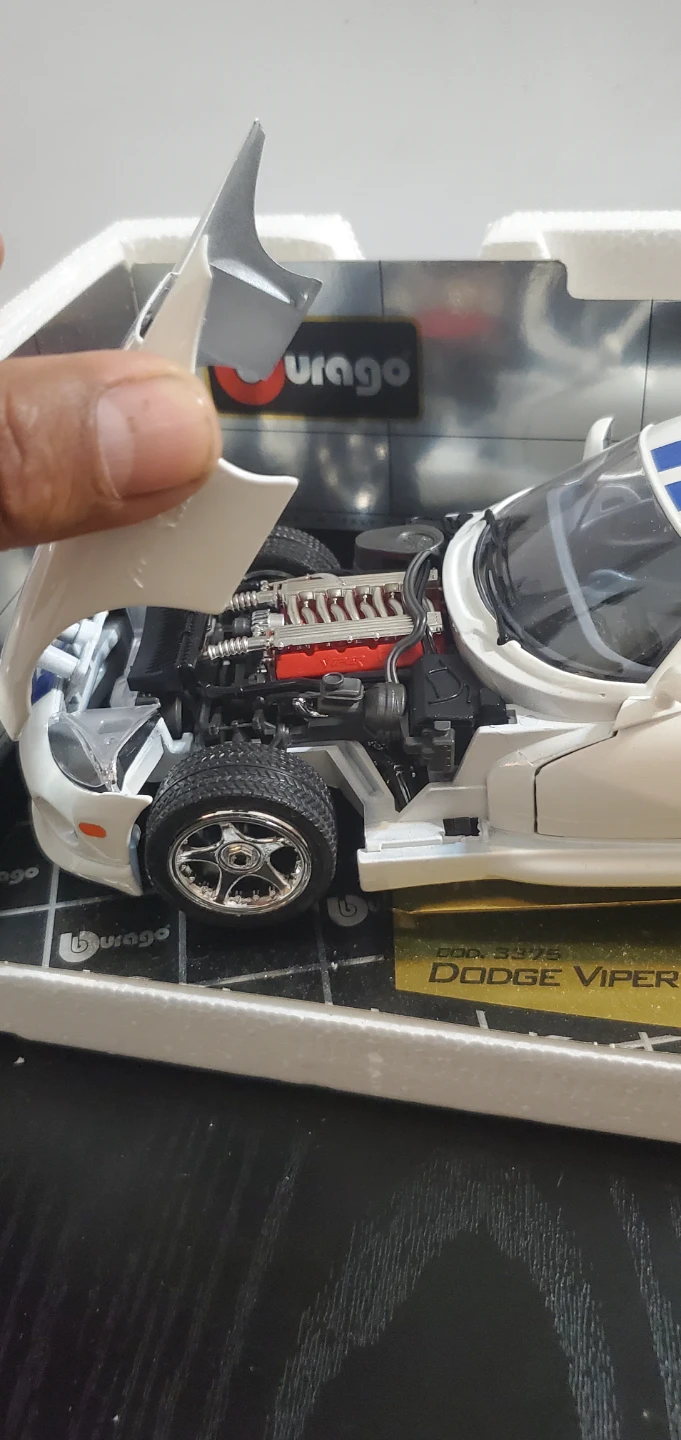 Bburago Dodge Viper GTS Coupe Model Car damages - photo 2