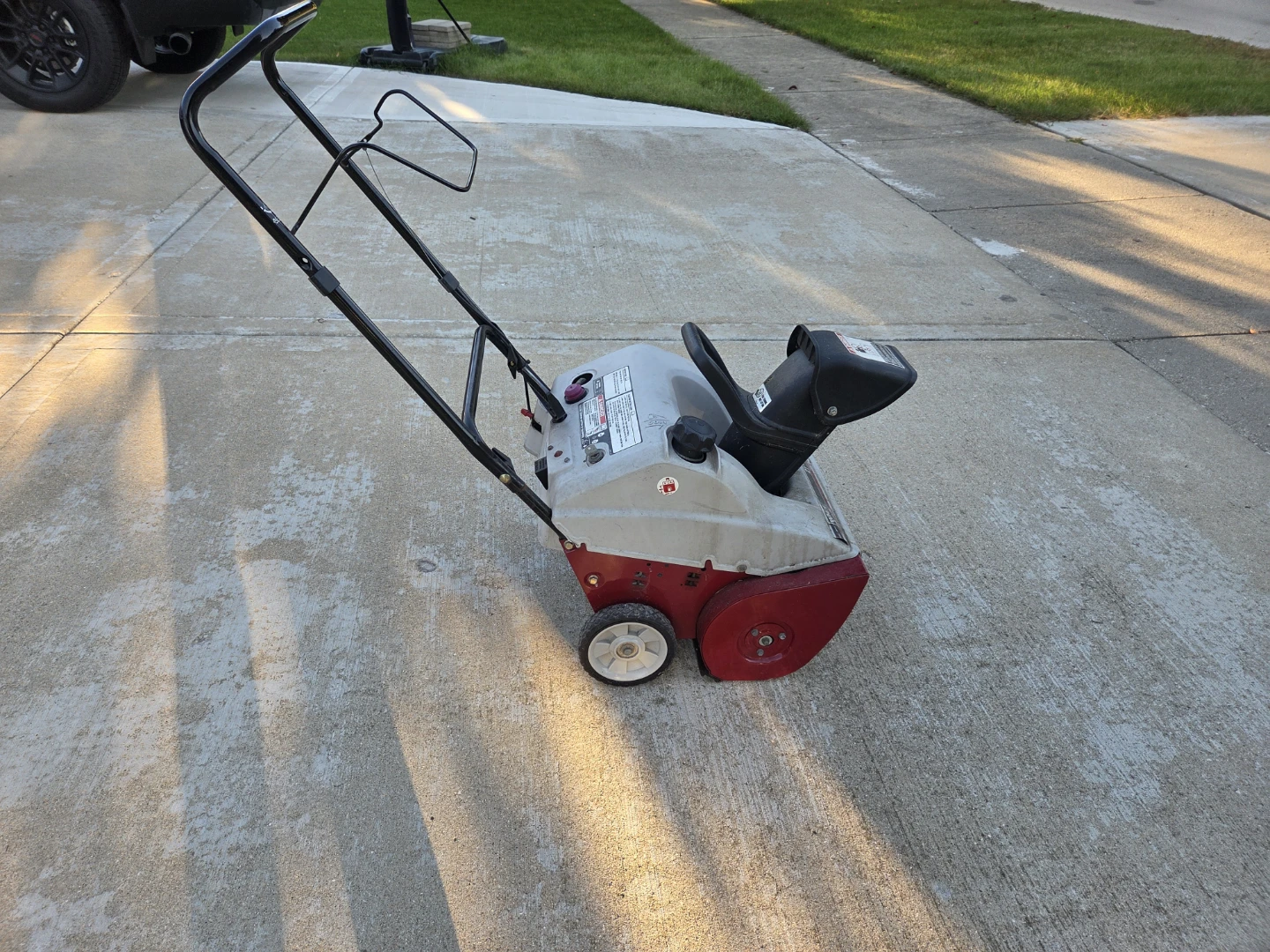 White Outdoor 5.5 HP 2 cycle 21" - photo 2