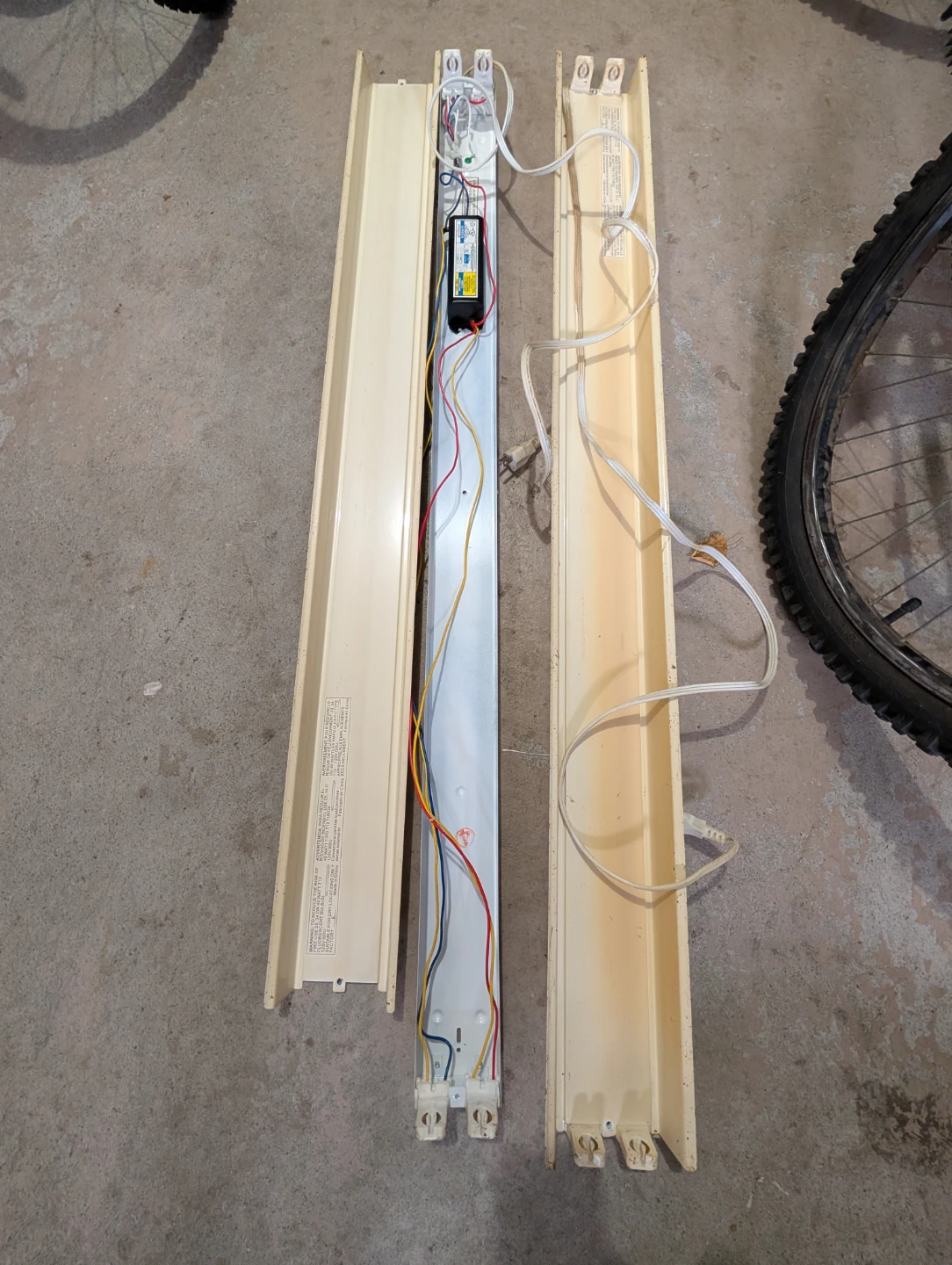 4ft Fluorescent Light Fixture