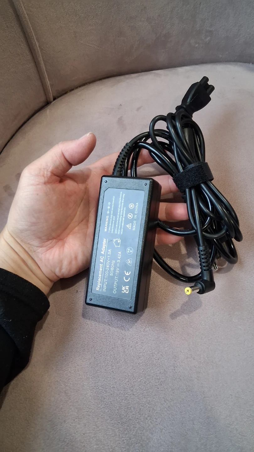 19V AC power adaptor 5mm x 2.1mm jack