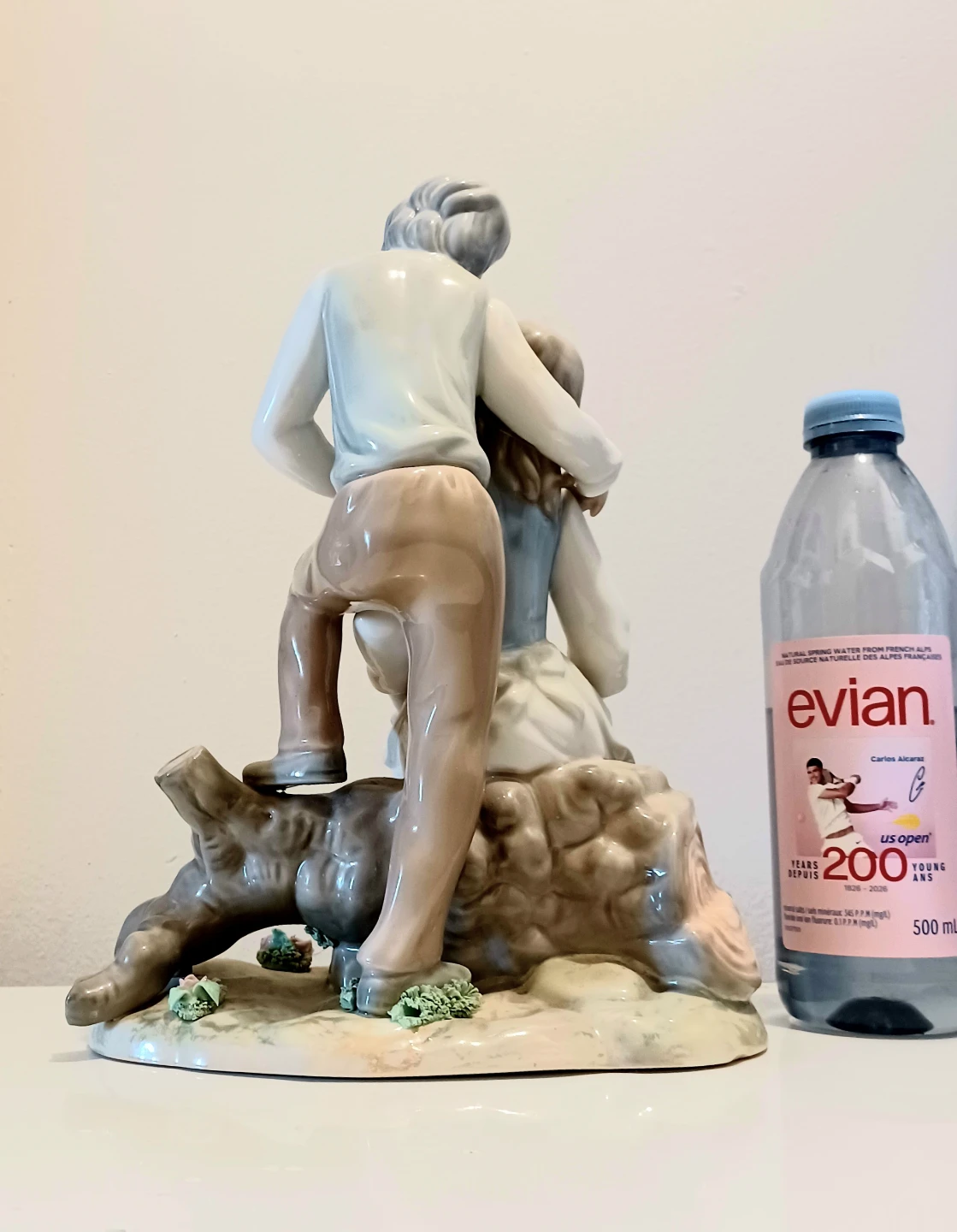 Vtg 11" Hand Painted Tengra Fine Porcelain Figurine - photo 4