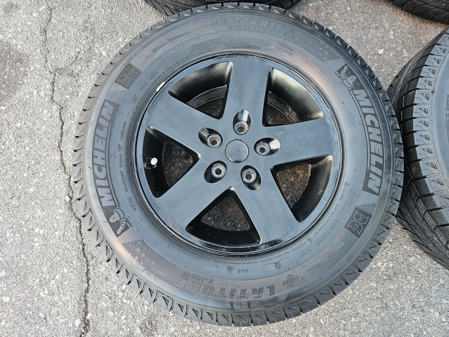 JEEP WRANGLER WINTER TIRES ON O.E.M RIMS 245/70 R17 - photo 4