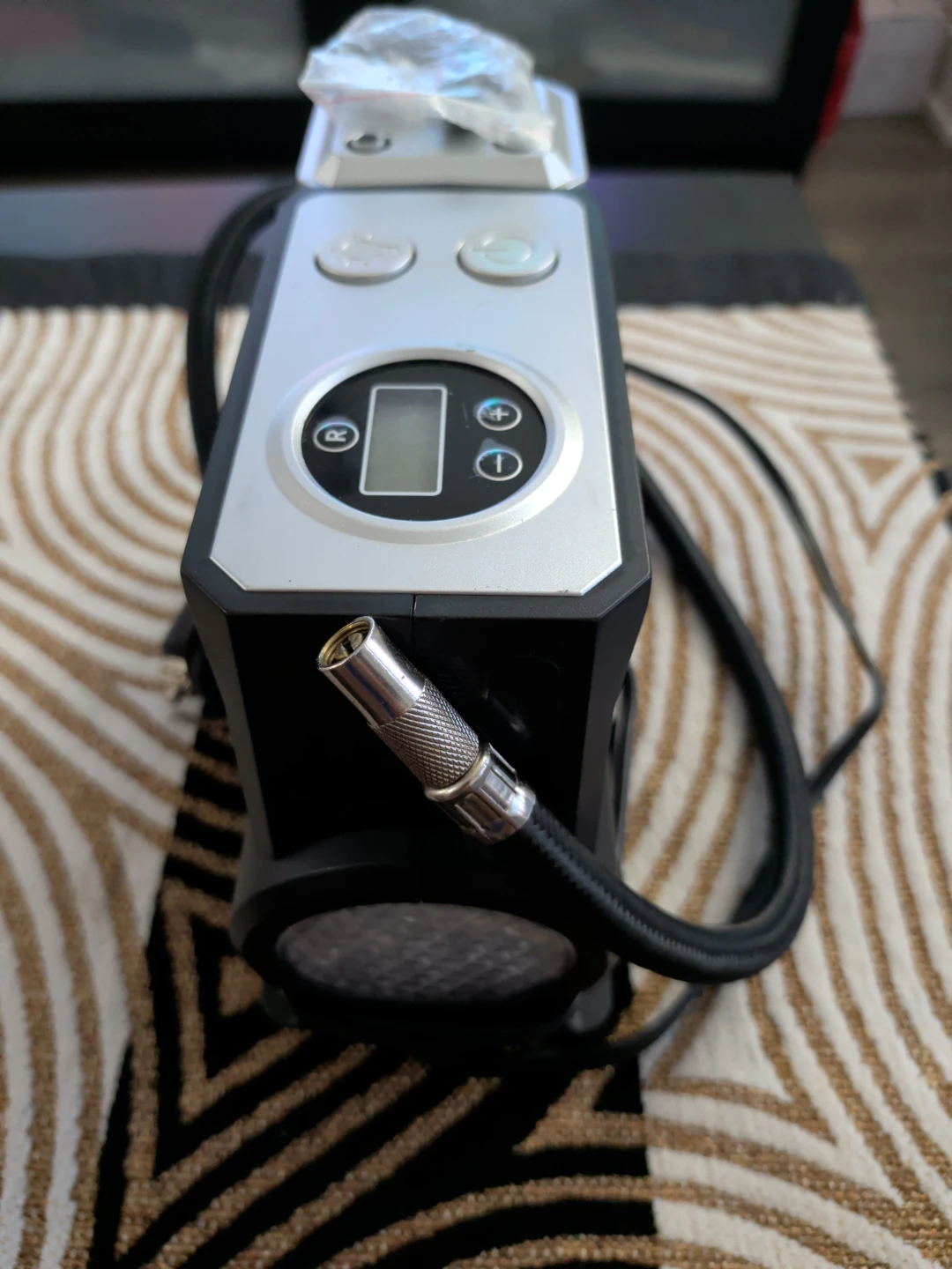 GoMechanic Digital Car Tyre Inflator - photo 2