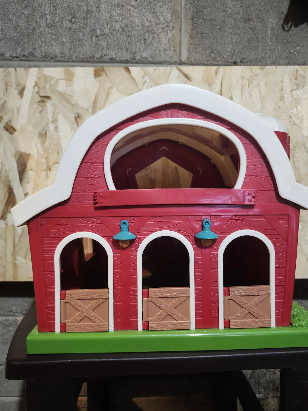 Battat BigbRed Barn Farm Playset - photo 3