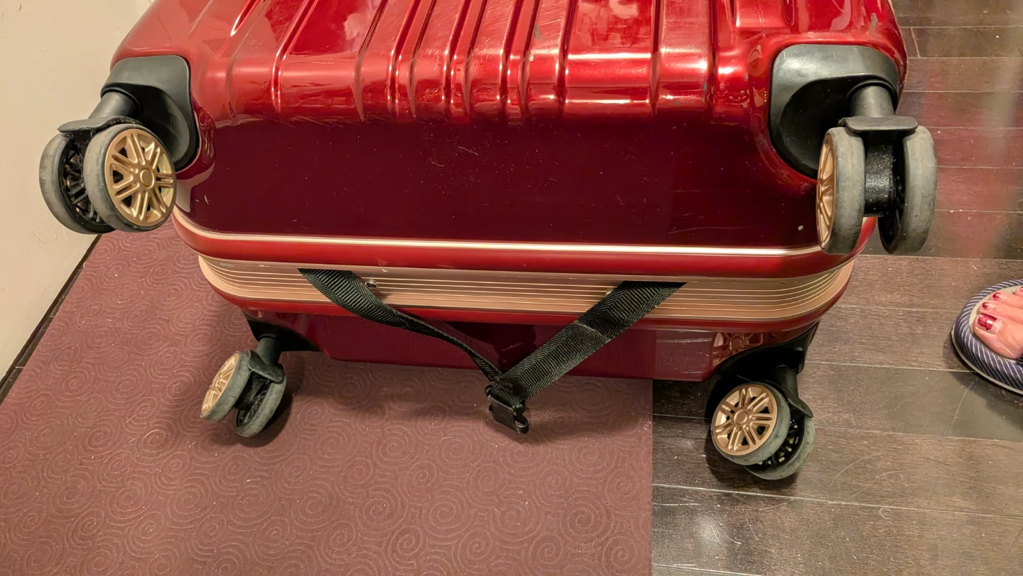 Legend Walker Red Hardside Spinner Luggage - photo 4