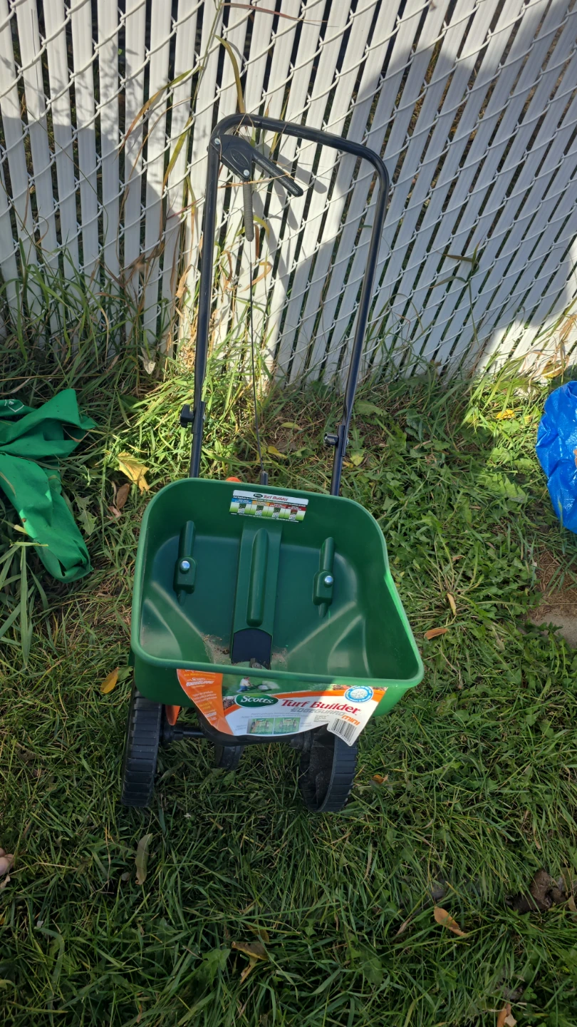 Scotts Turf Builder EdgeGuard Mini Spreader