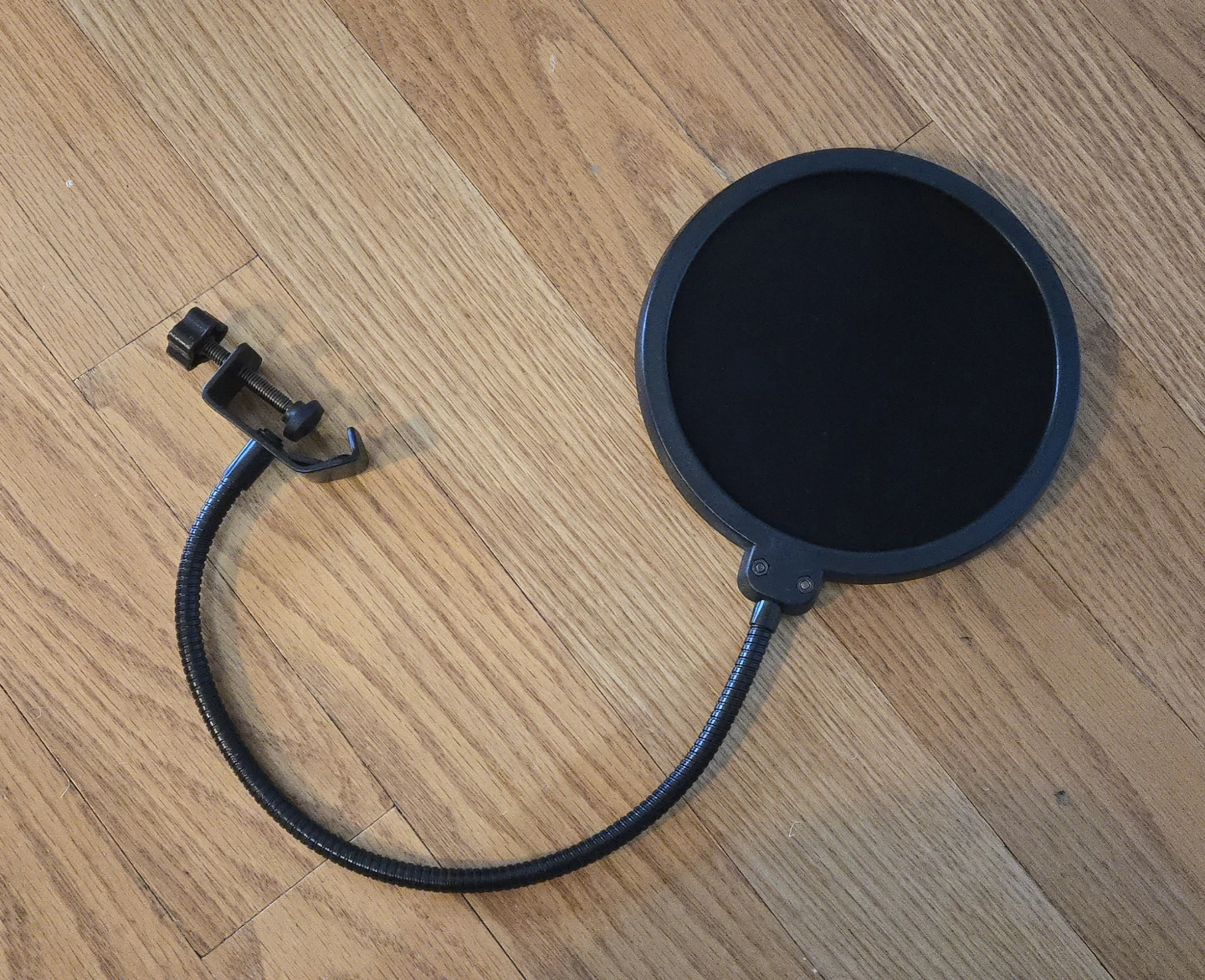 Pop filter for microphone