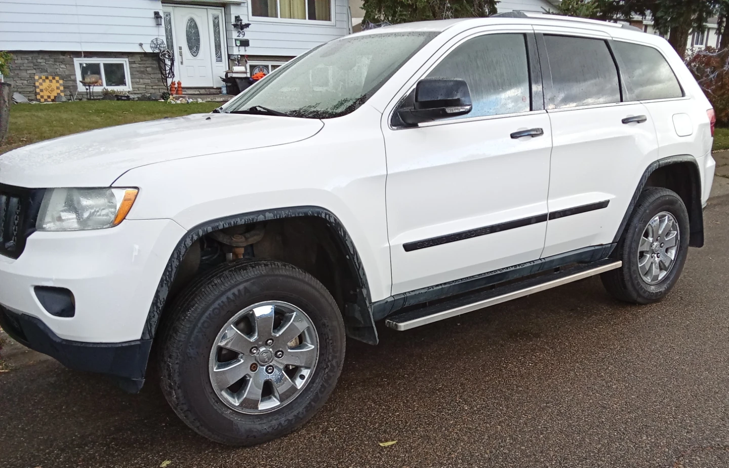 Jeep Grand Cherokee SUV - photo 2