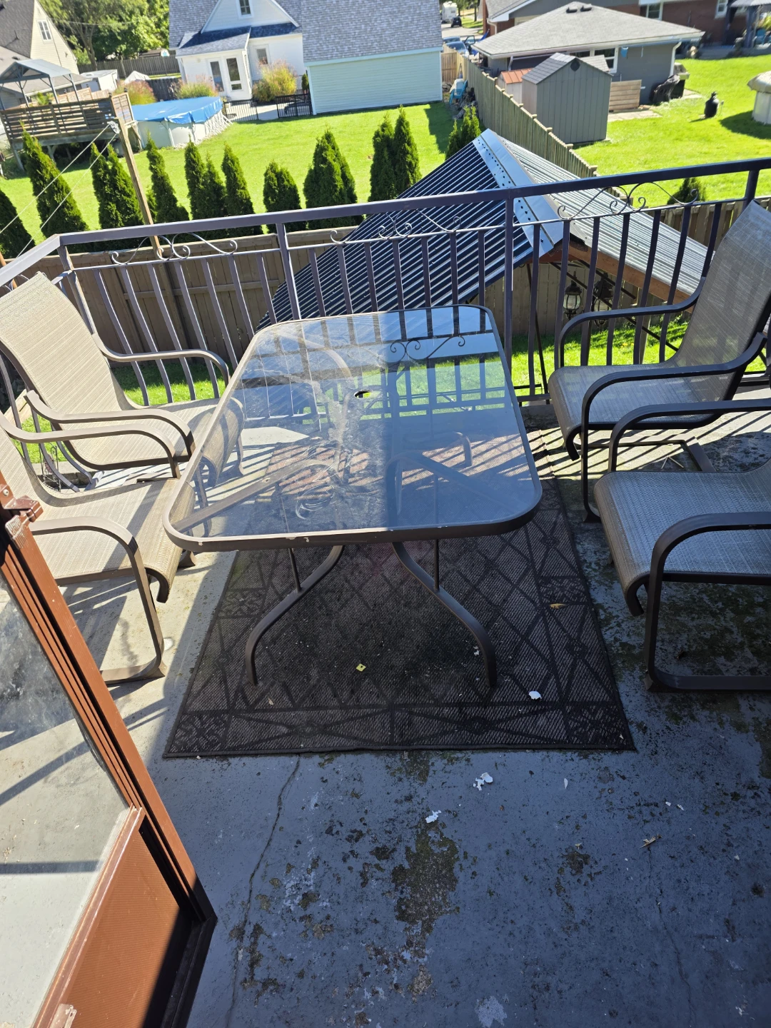 Free padio table and 4 chairs - photo 3