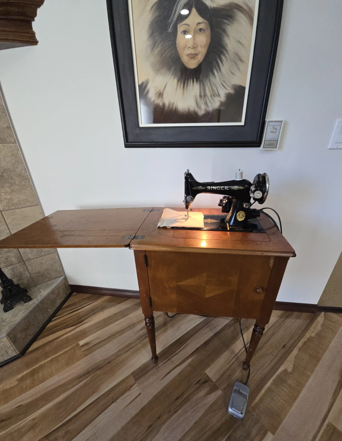 Singer 99K Sewing Machine with Wooden Cabinet