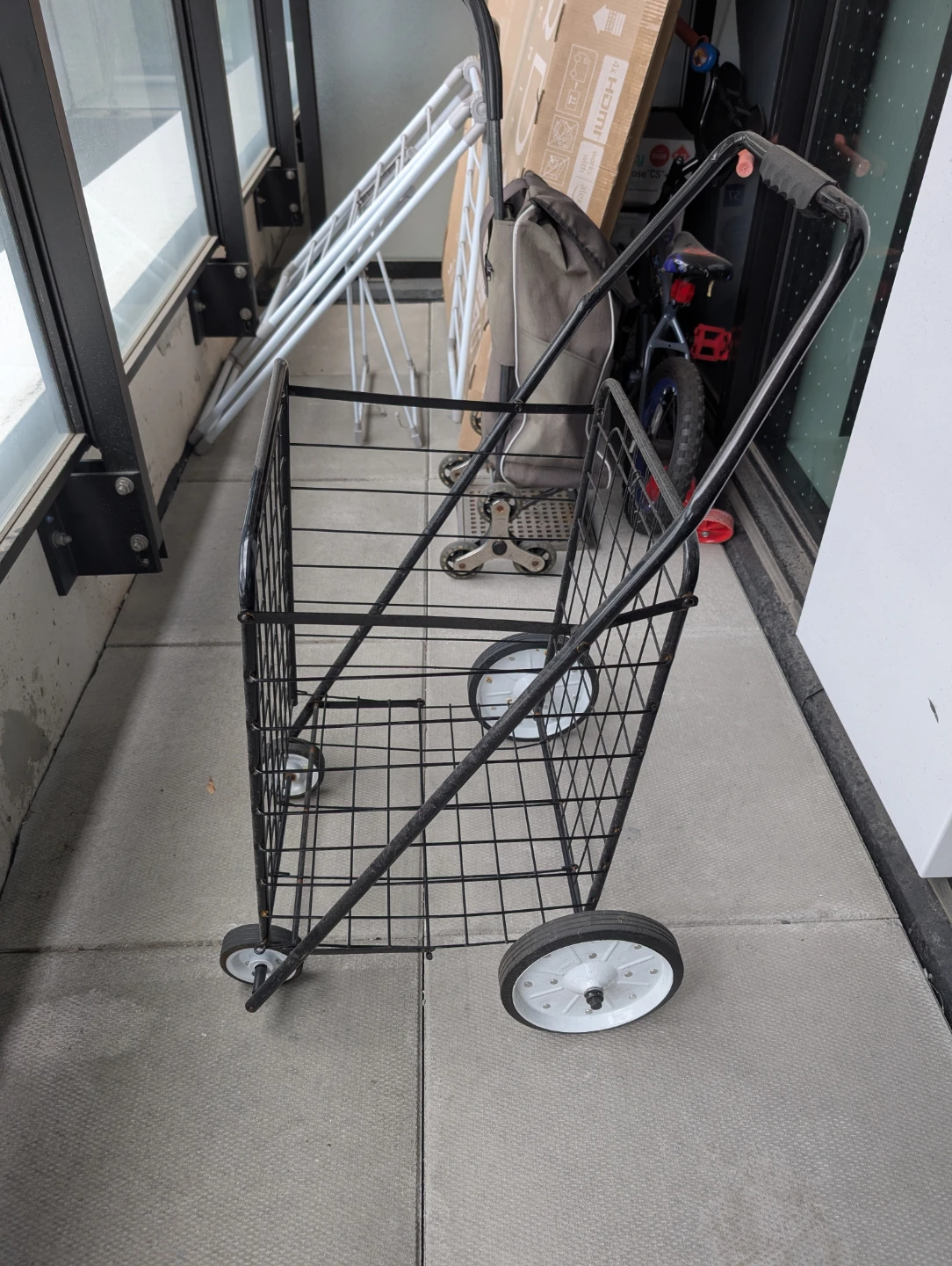 Black Metal Shopping Cart