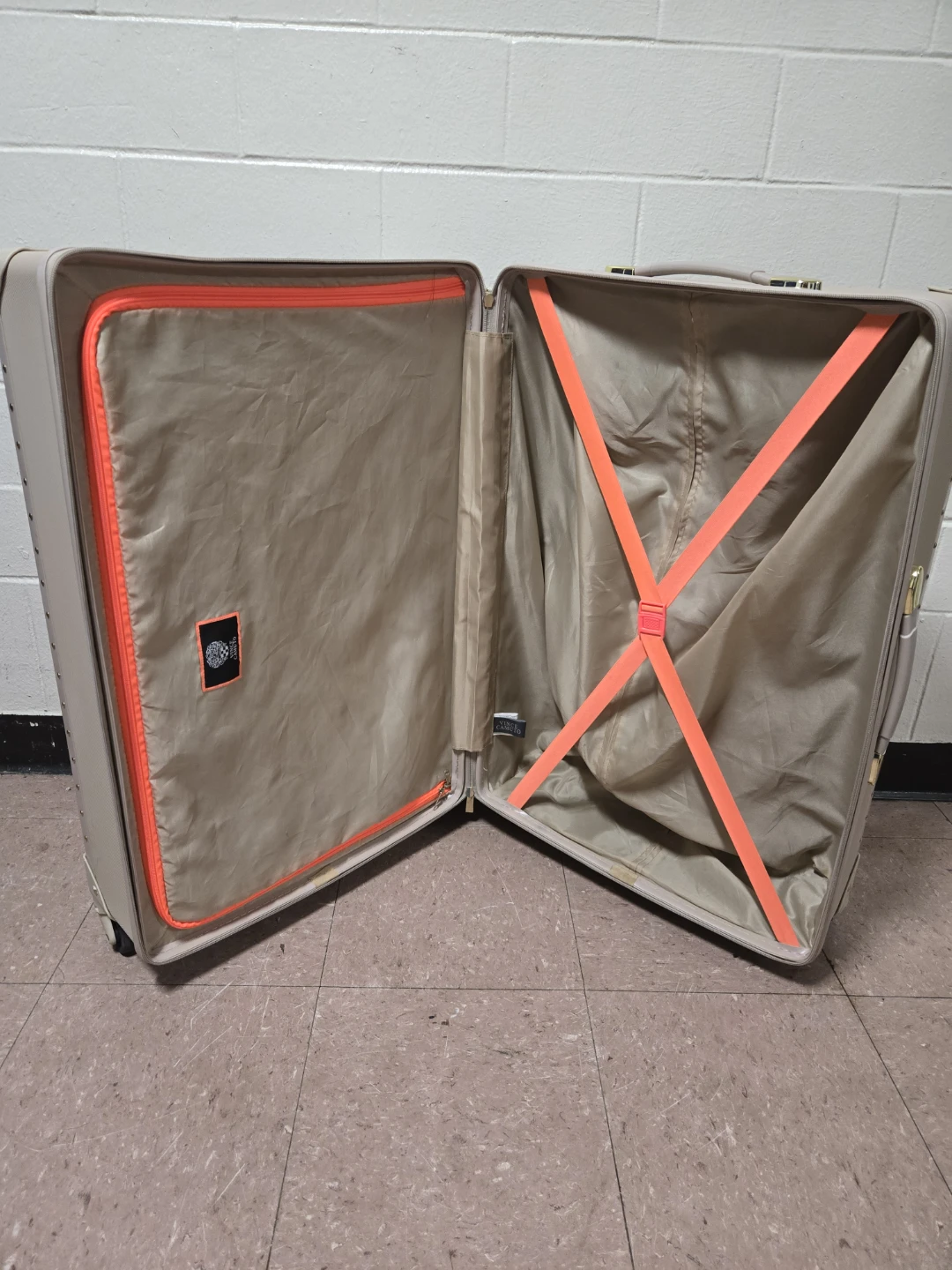 Champagne Gold 30" Extra-Large Hardside Spinner Suitcase - photo 3