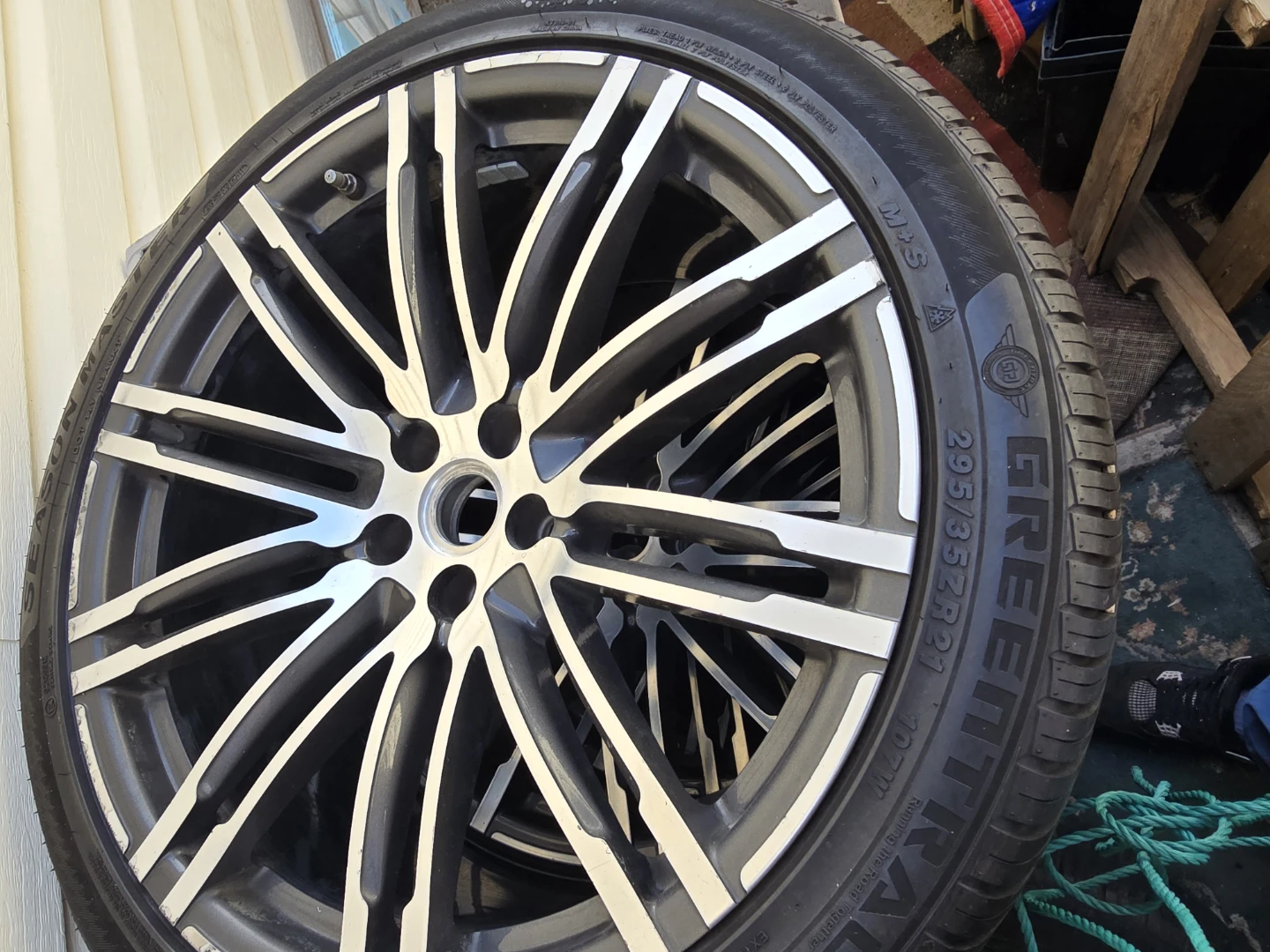 Set of 21-inch Alloy Wheels with Tires