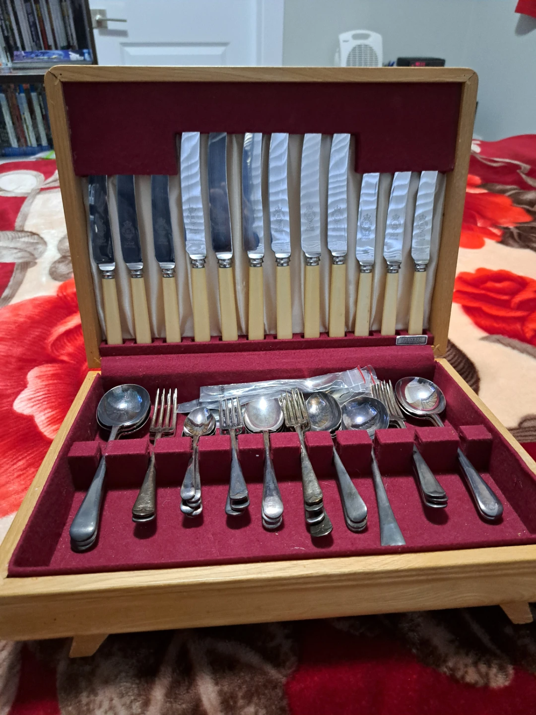 Verbest Cutlery Set with Wooden Case