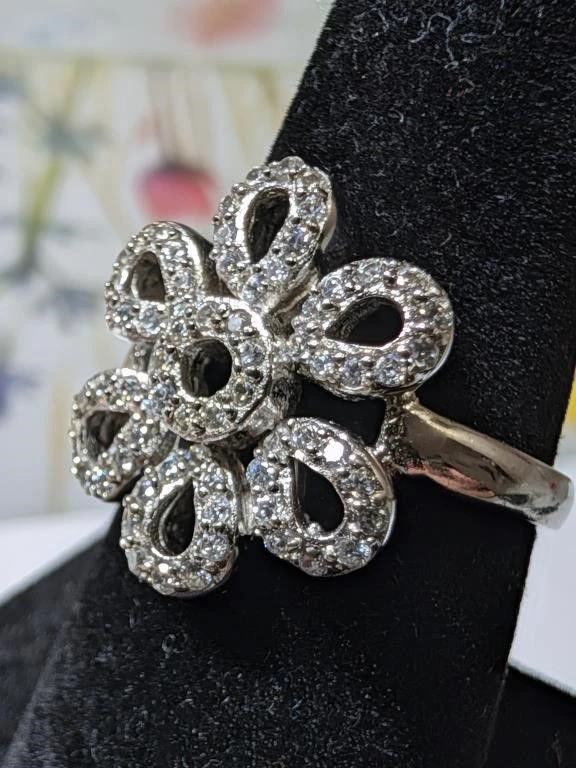 Silver CZ flower ring, size 7 - photo 3