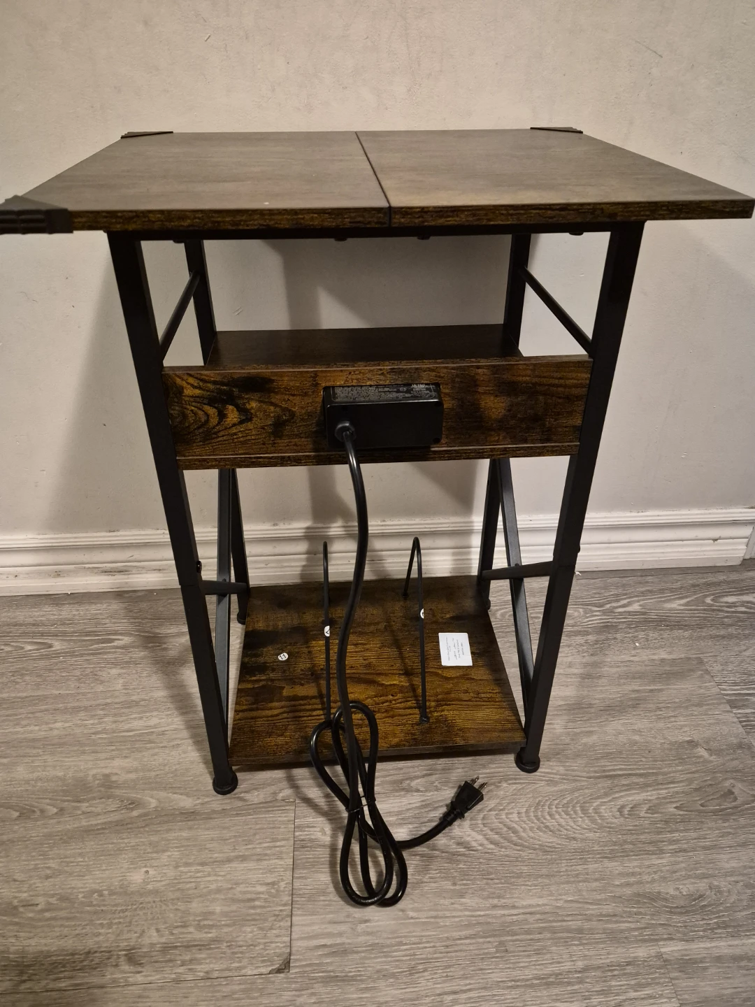 CHOEZON TBZ48U End Table with Power Outlet - photo 4
