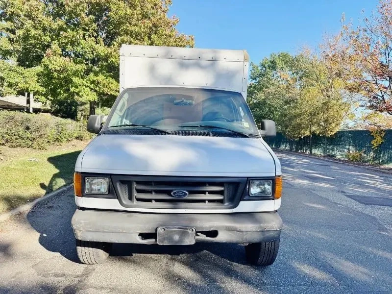 2005 Ford Econoline E-350 Super Duty - photo 2