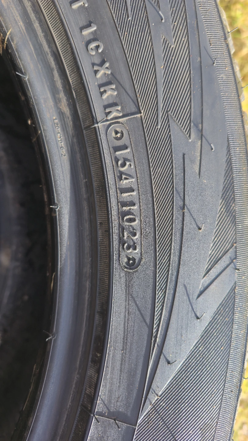 3 Toyo Observe GSI-6 LS Winter Tires 275/55 R20 - photo 4