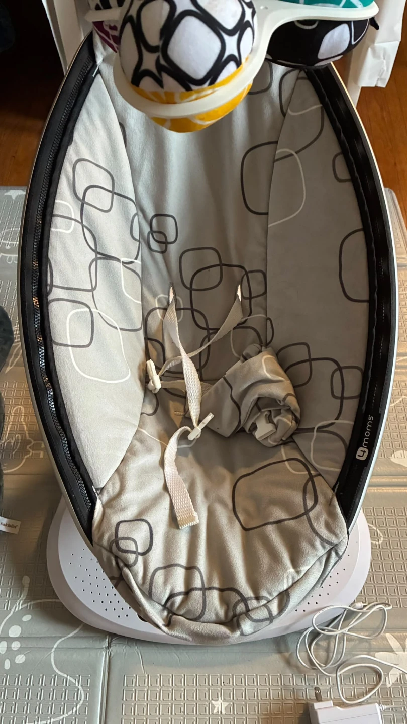 4moms MamaRoo baby swing
