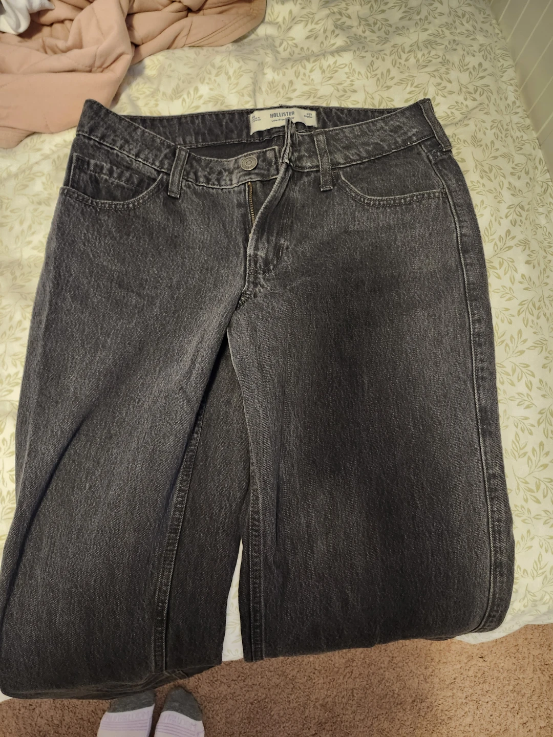 Hollister Low-Rise Baggy Jeans