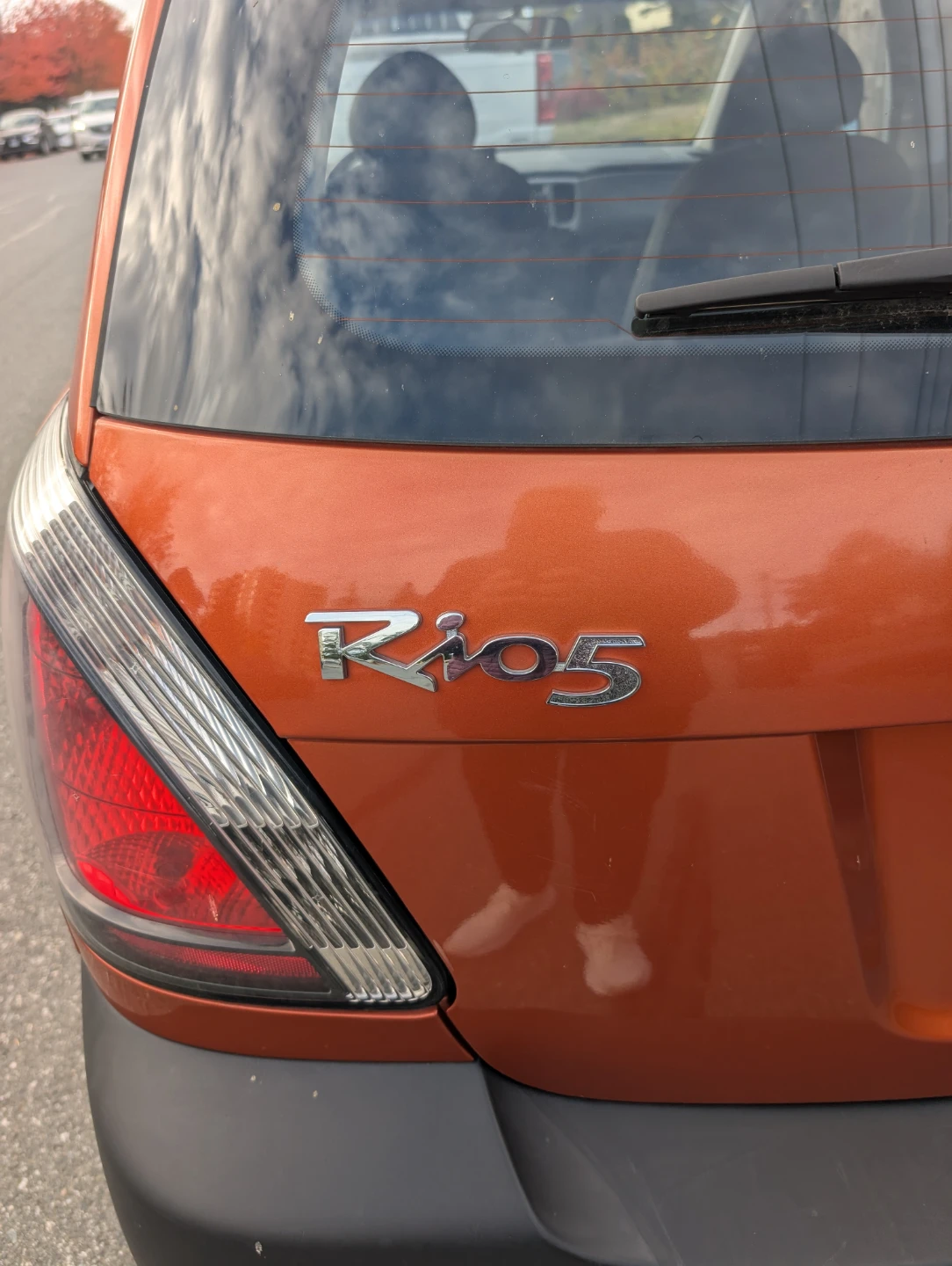 Orange Kia Rio5 hatchback - photo 4