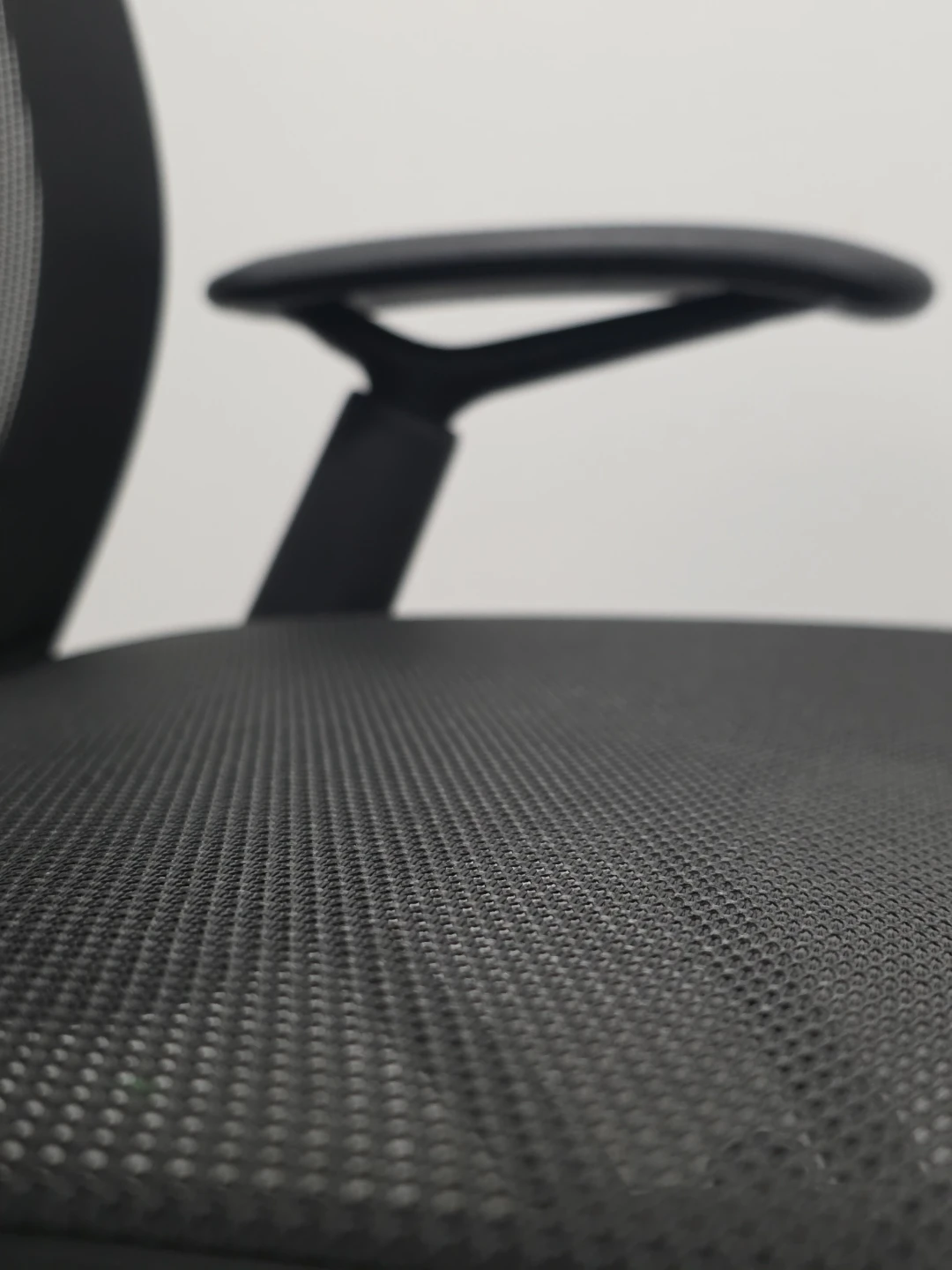 Black Mesh Office Chair - photo 3