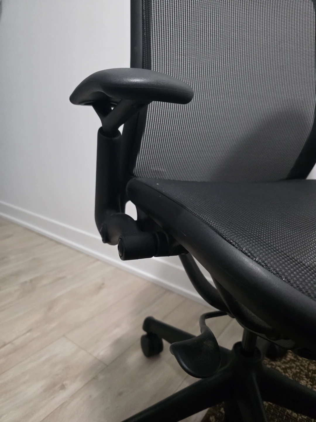 Black Mesh Office Chair - photo 5