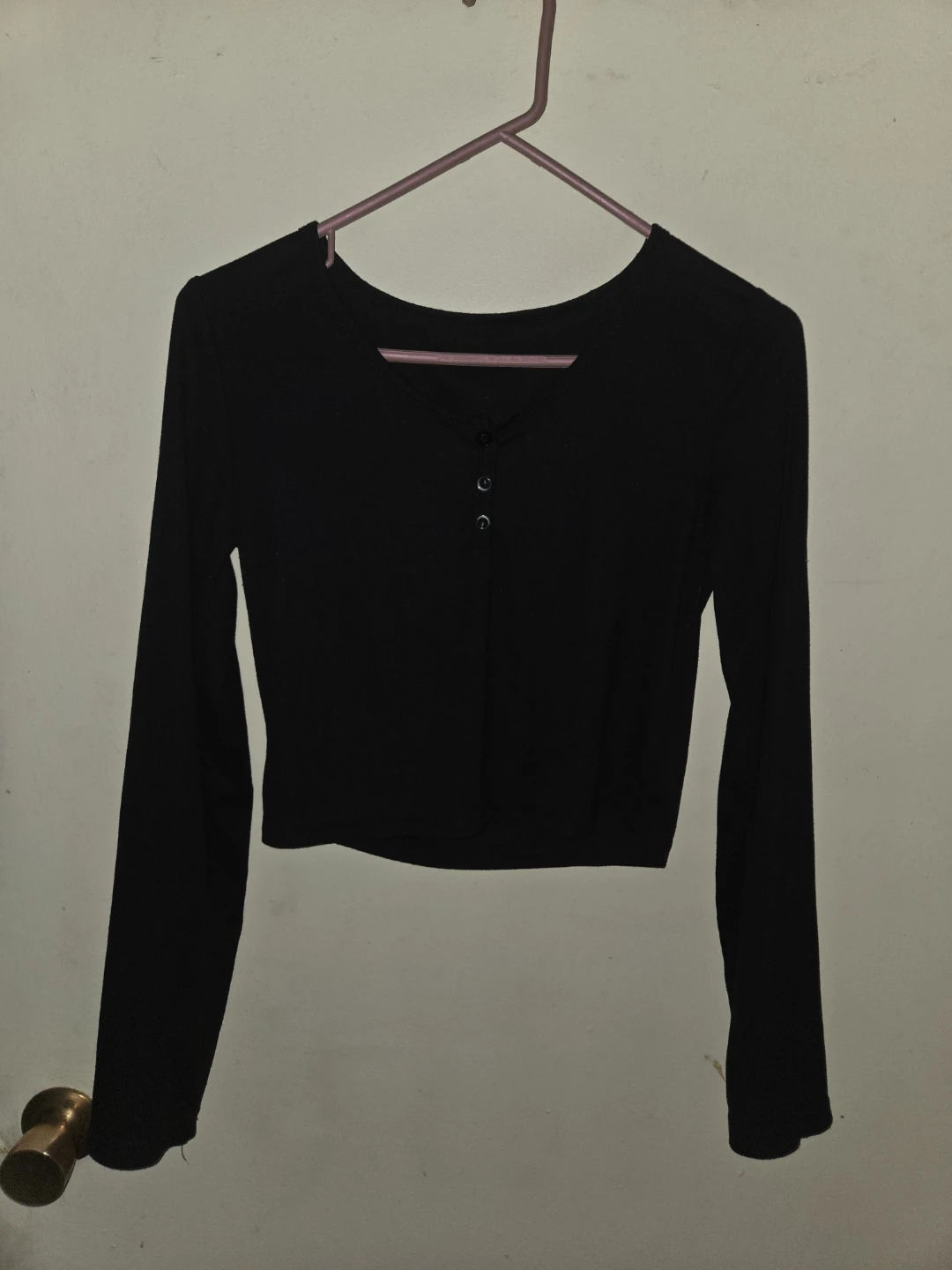 Dazy Long-Sleeved V-Top in a Ladies XL