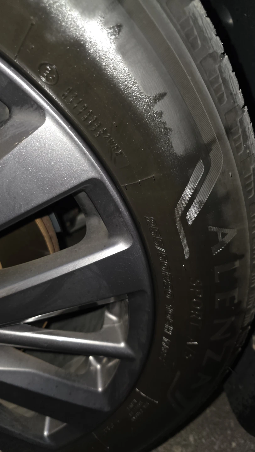 Bridgestone Alenza Sport A/S 255/50R20 Tire