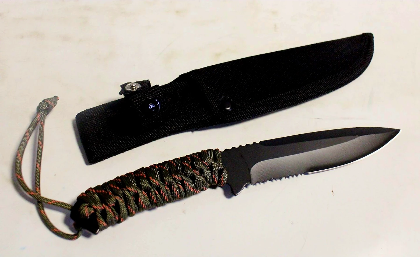Tactical Fixed Blade Knife with Paracord Handle