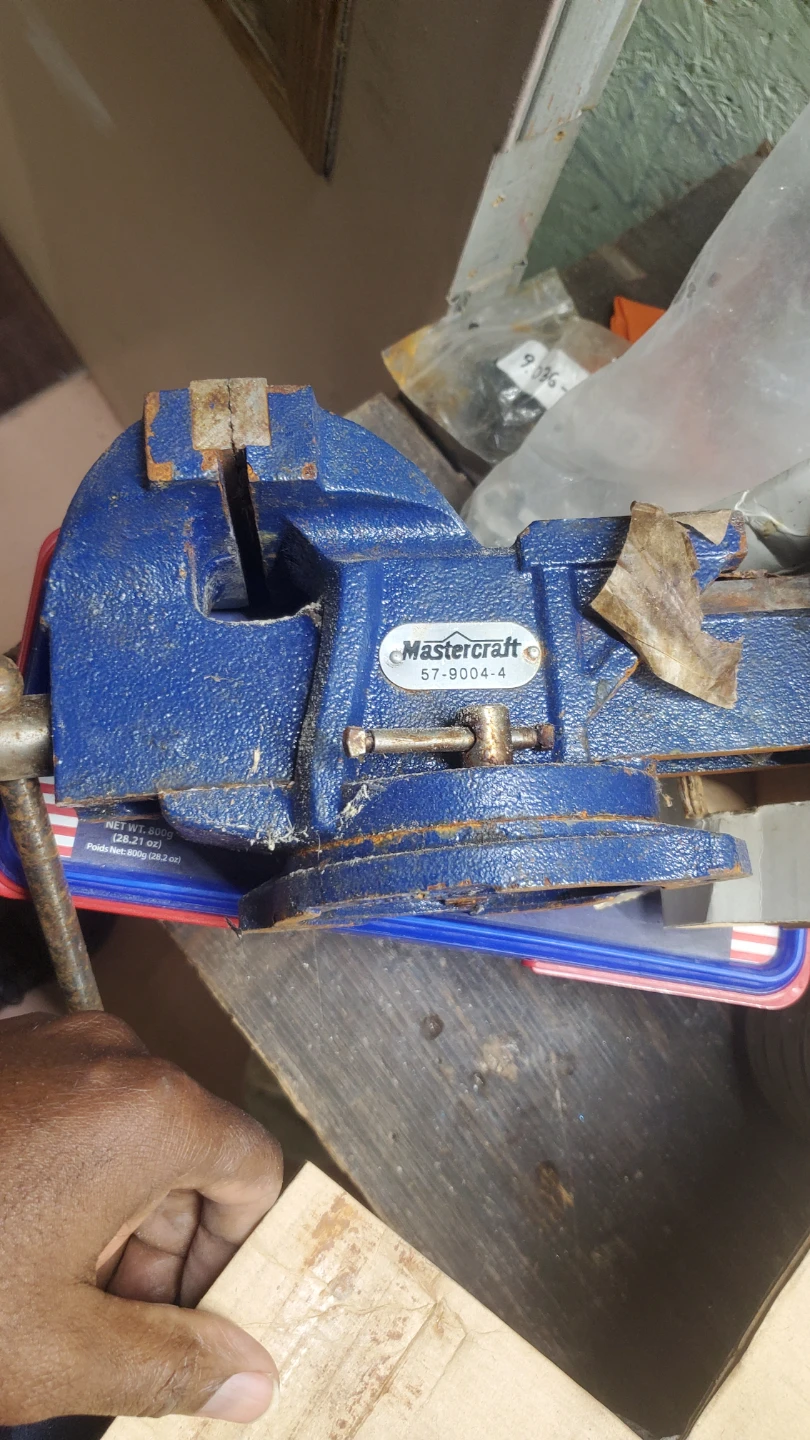 Mastercraft 4" Bench Vise with Swivel Base - photo 2