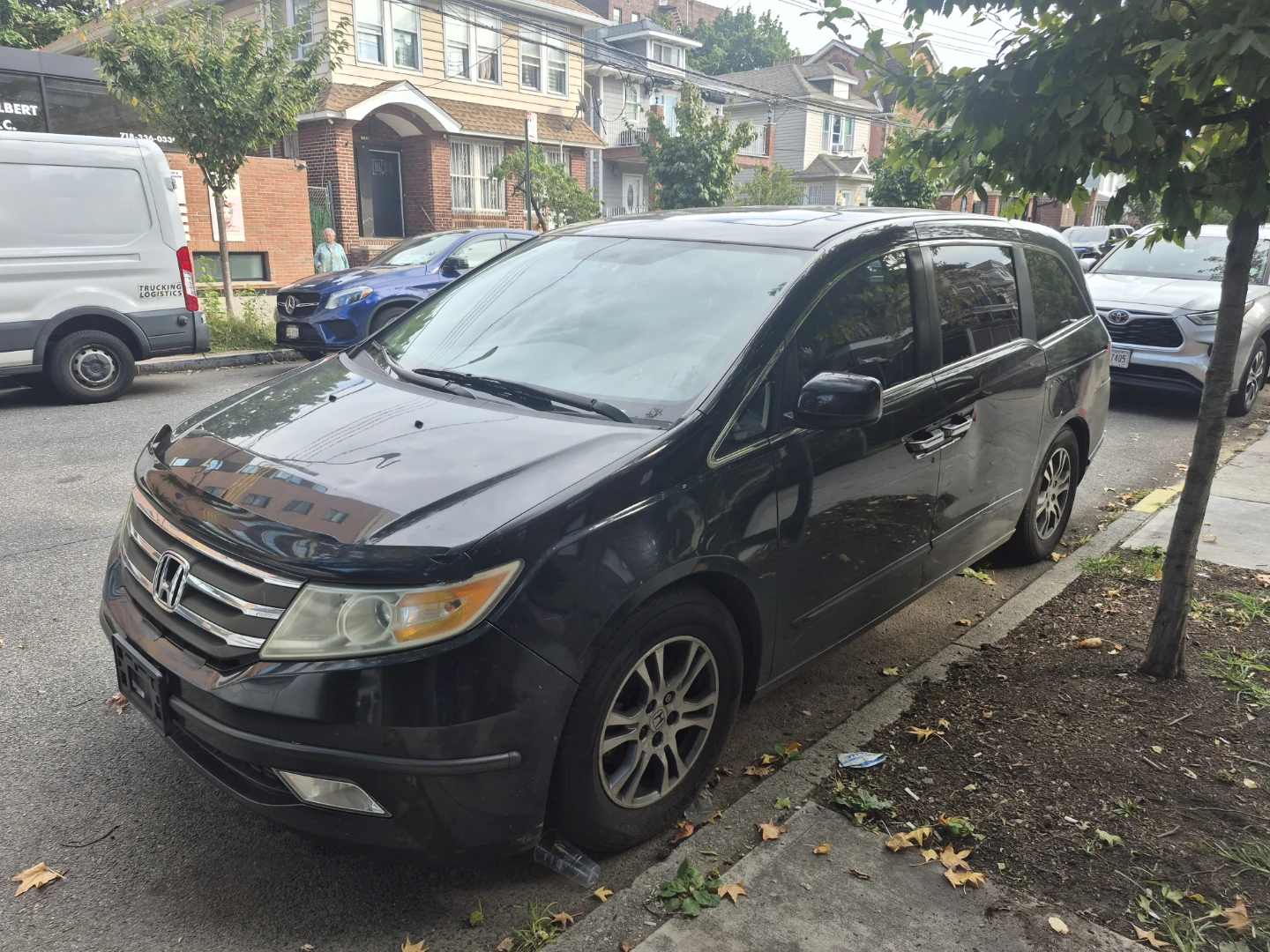2011 Honda Odyssey - photo 2