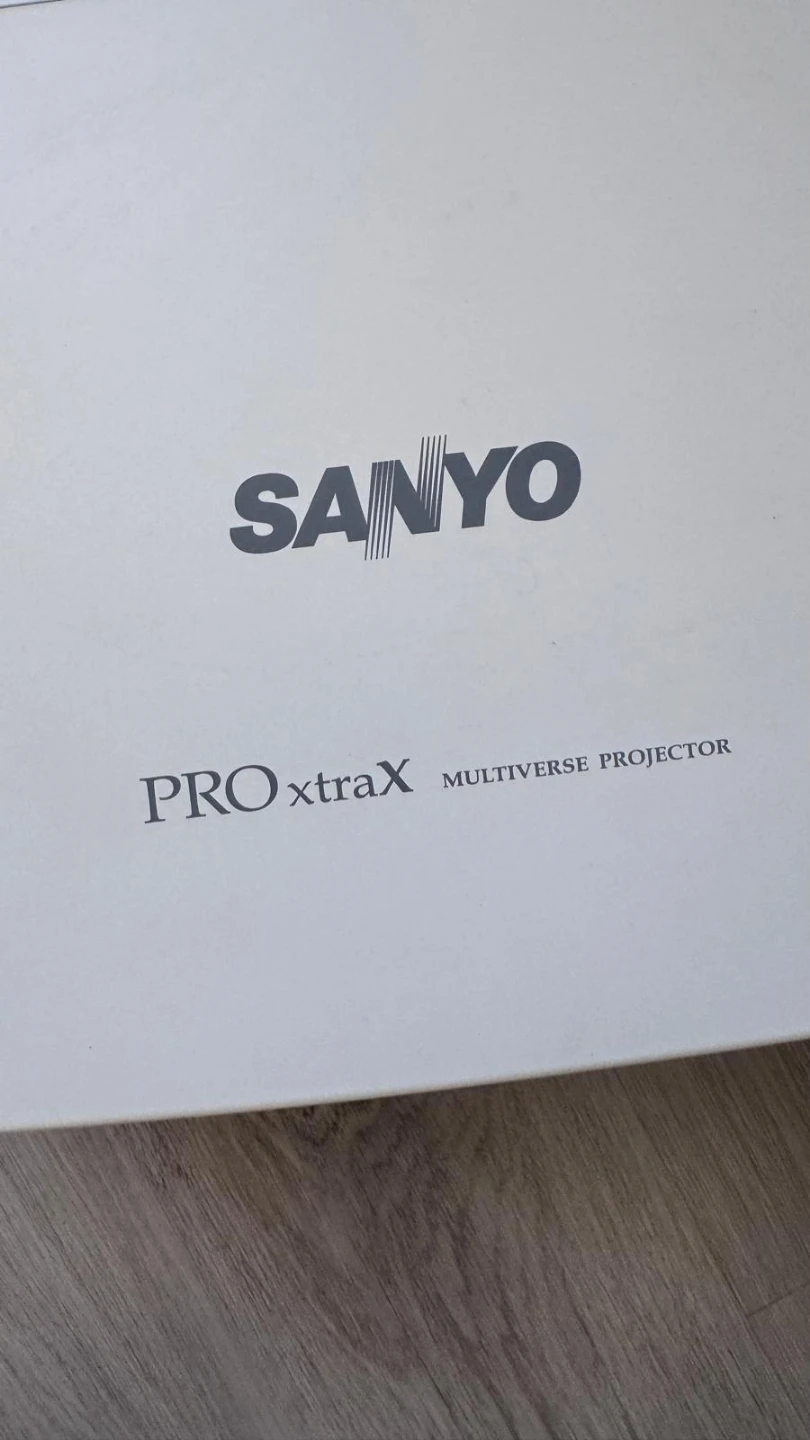 Sanyo PROxtraX Multiverse Projector PLC-XT21 - photo 4