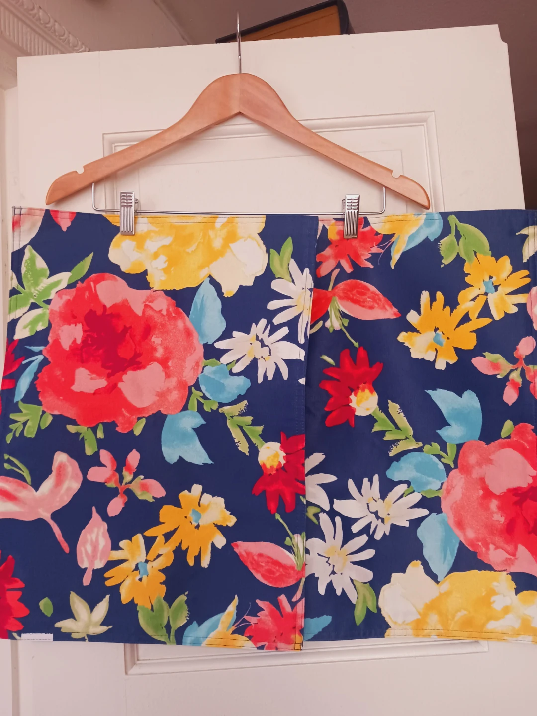 New! 2× Reversible Floral and Polka Dot Dinner Placemats