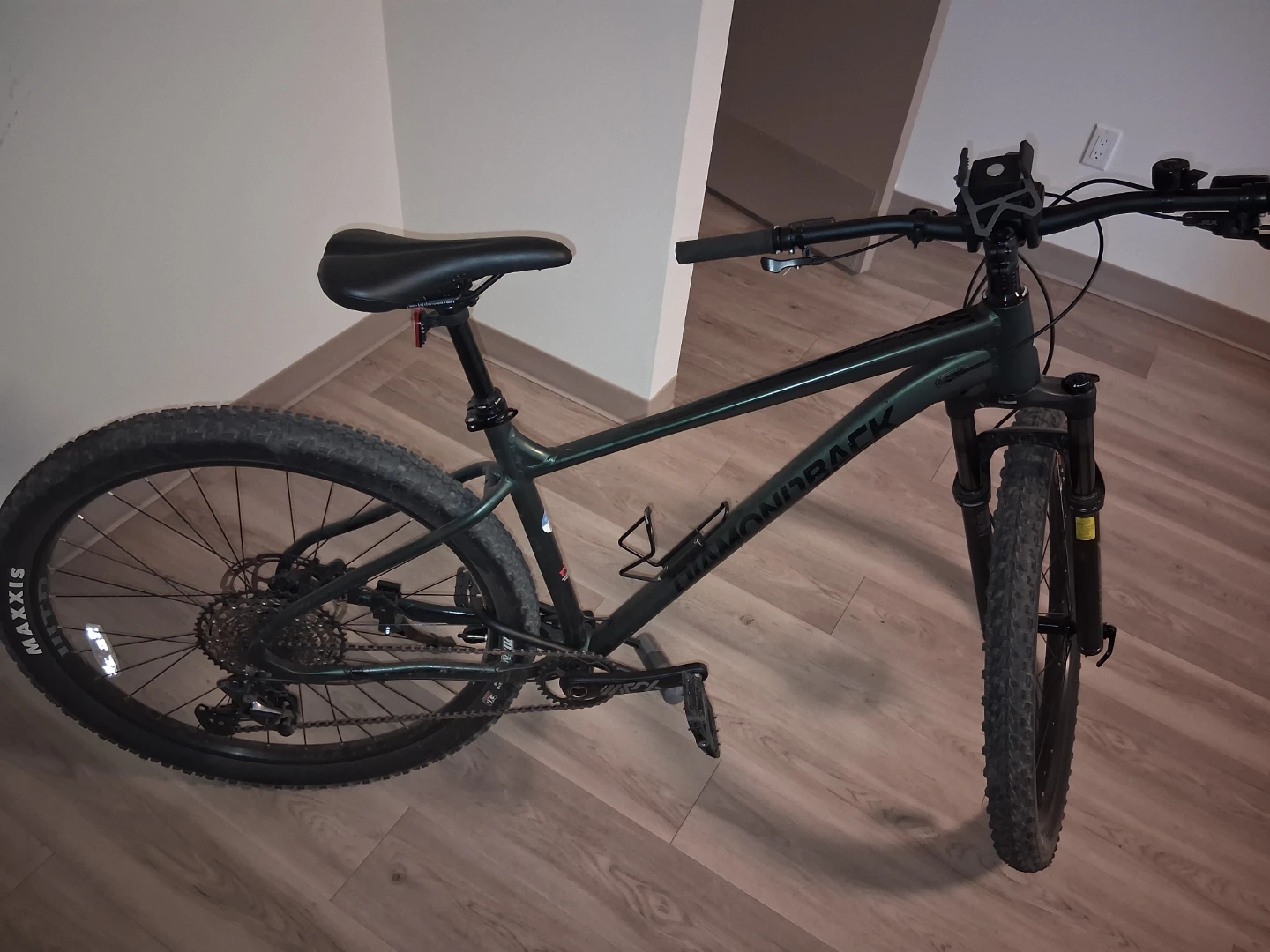 29" 700cc Diamondback Crimson Hardtail