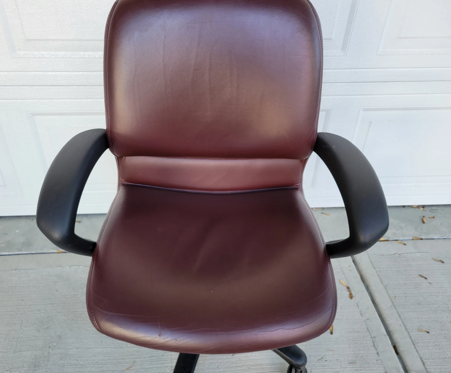 Burgundy Office Chair / Desk Chair / Computer Chair. - photo 4