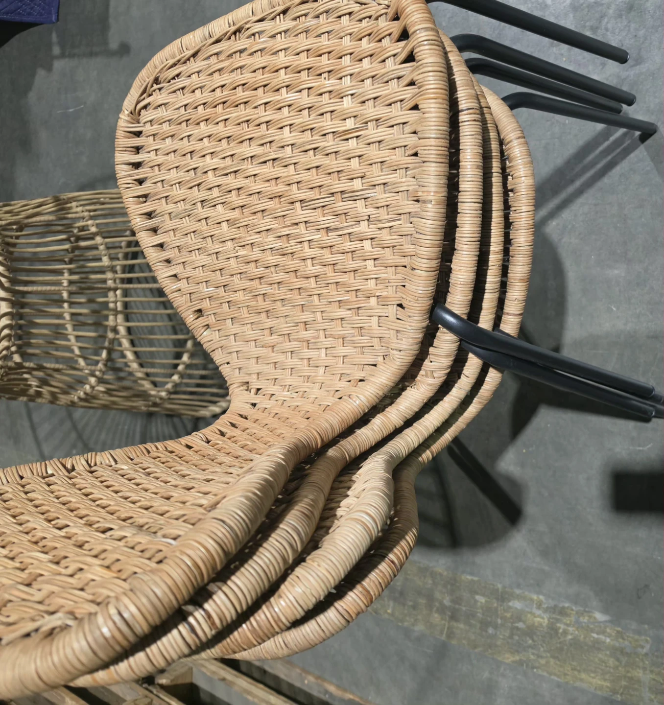 Table and chairs - photo 5