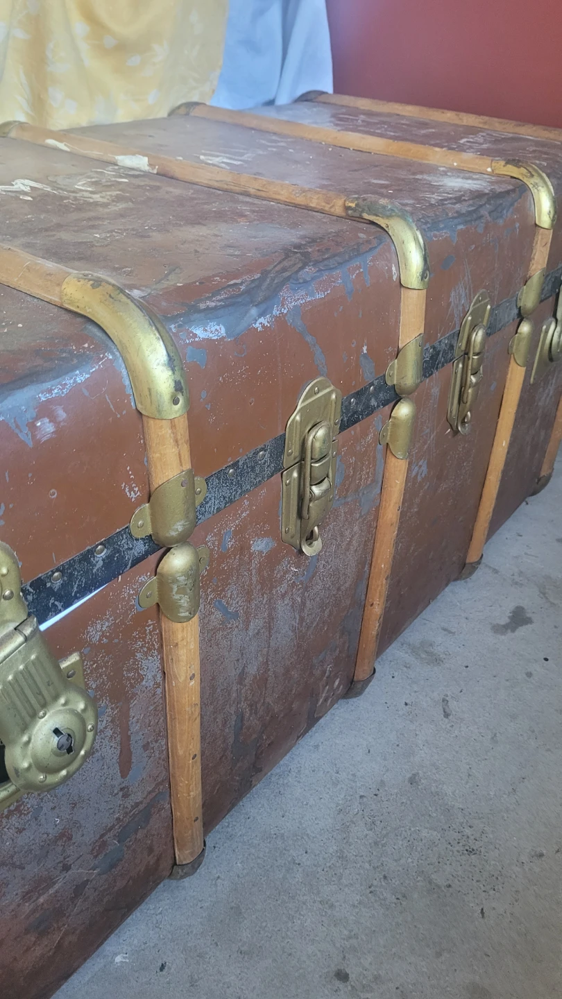 Old antique chest - photo 2
