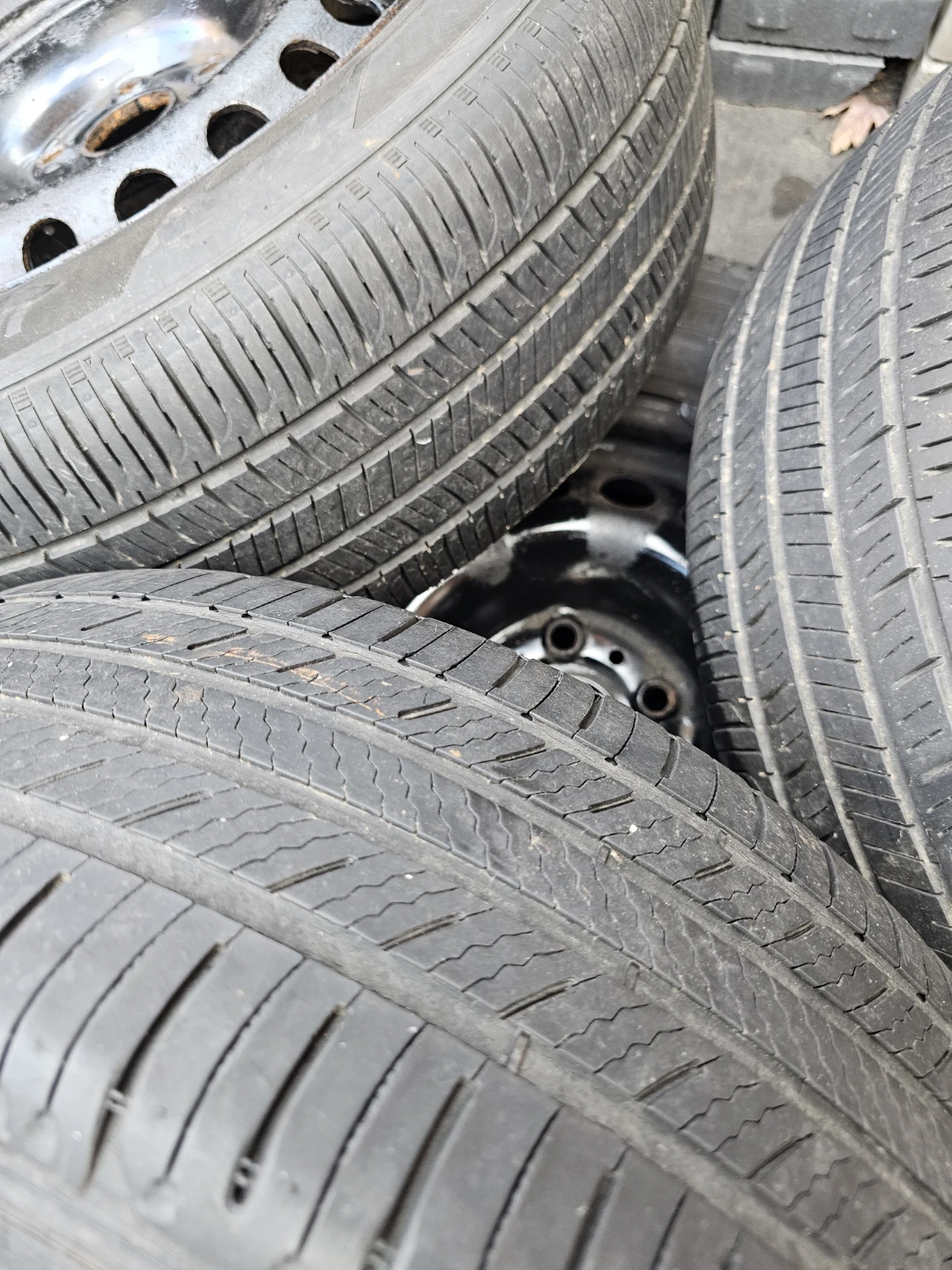Set of 195/65R15 Tires and Steel Rims - photo 5