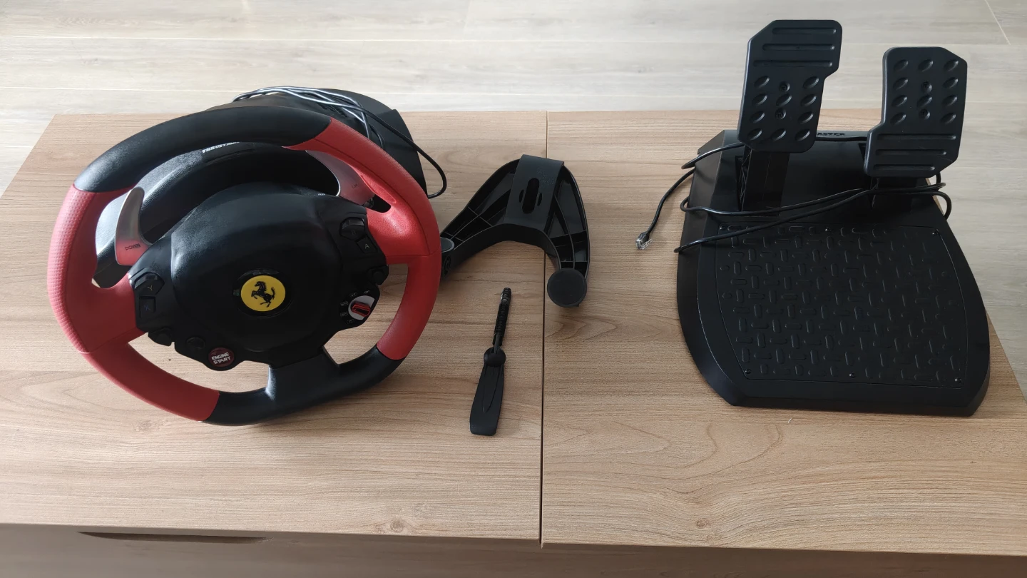 Thrustmaster Ferrari 458 Spider Racing Wheel & Pedals Xbox / PC - photo 2
