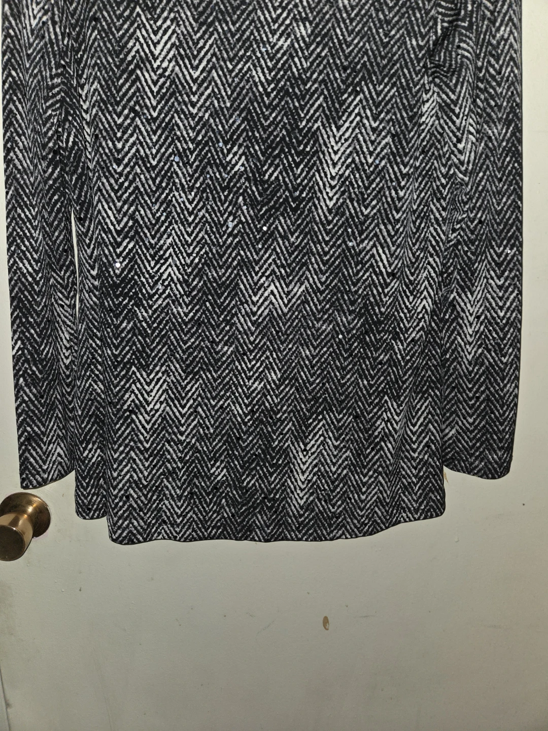 Attitudes By Renee Zig Zag B&W Long-Sleeved Top in a Ladies M - photo 4