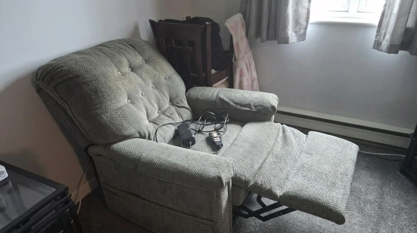 Power Lift Recliner with Heat and Massage - photo 3