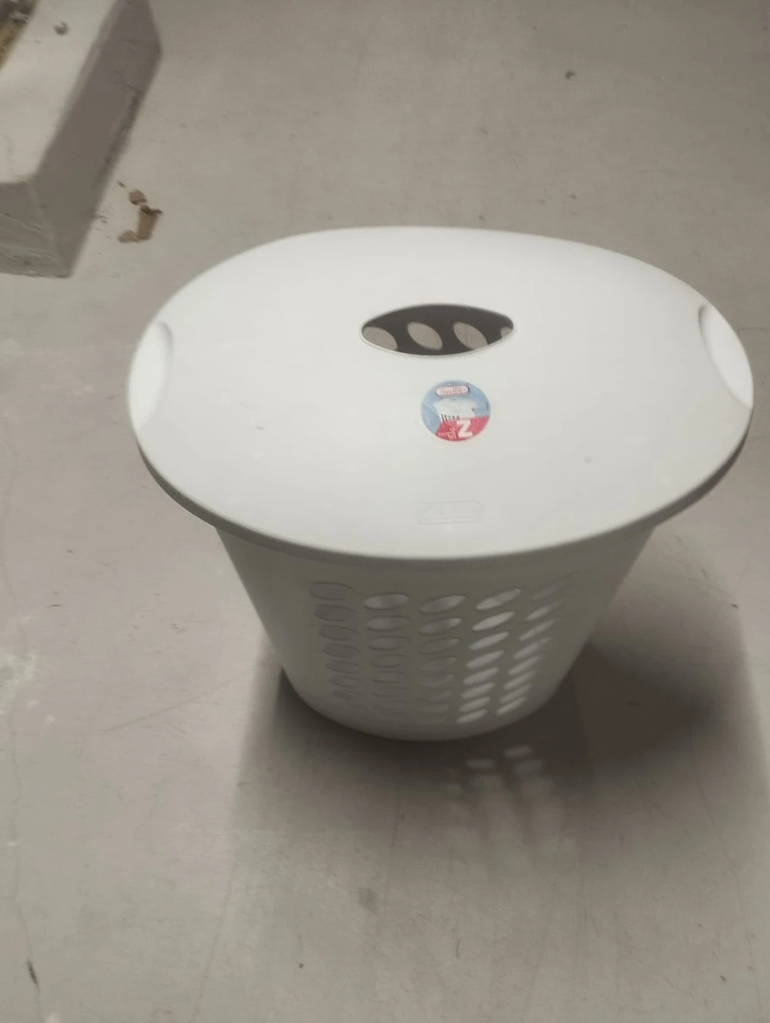 Sterilite White Plastic Laundry Hamper - photo 2